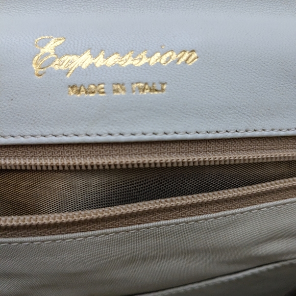 Vintage, butter soft, shoulder purse by Expressions. Light tan - Picture 7 of 8